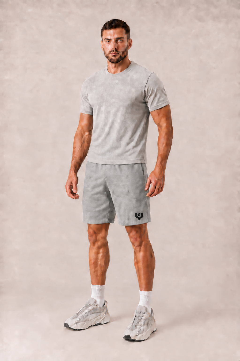 Мужские шорты KIT PERFORMANCE SHORTS, серый меланж, основной ракурс на модели