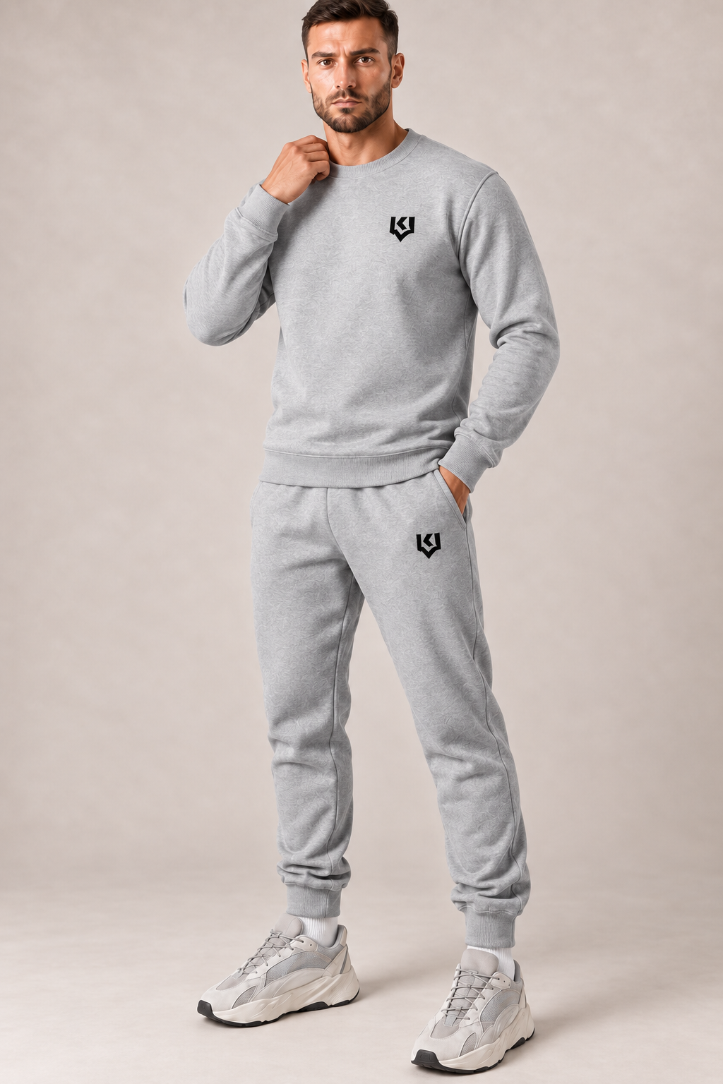 Костюм KIT PERFORMANCE SWEAT MELANGE: свитшот без капюшона и брюки, вид в полный рост